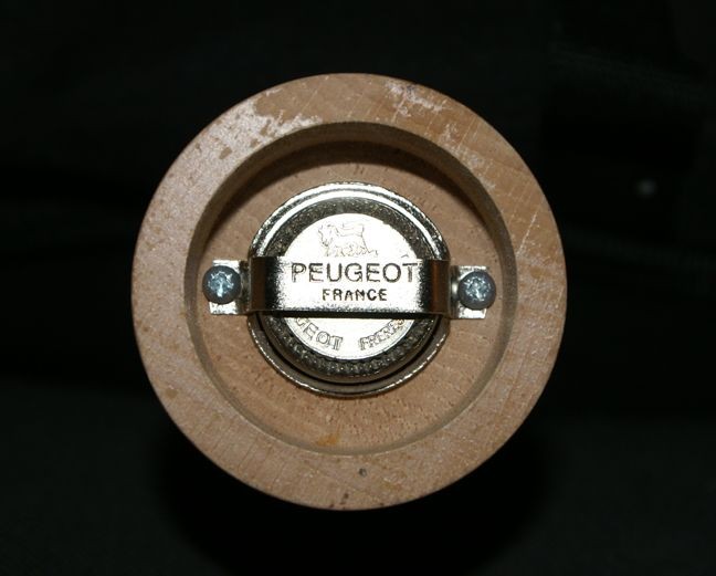 Peugeot Pfeffermühle PARIS Buche & Pfeffer aus Madagaskar